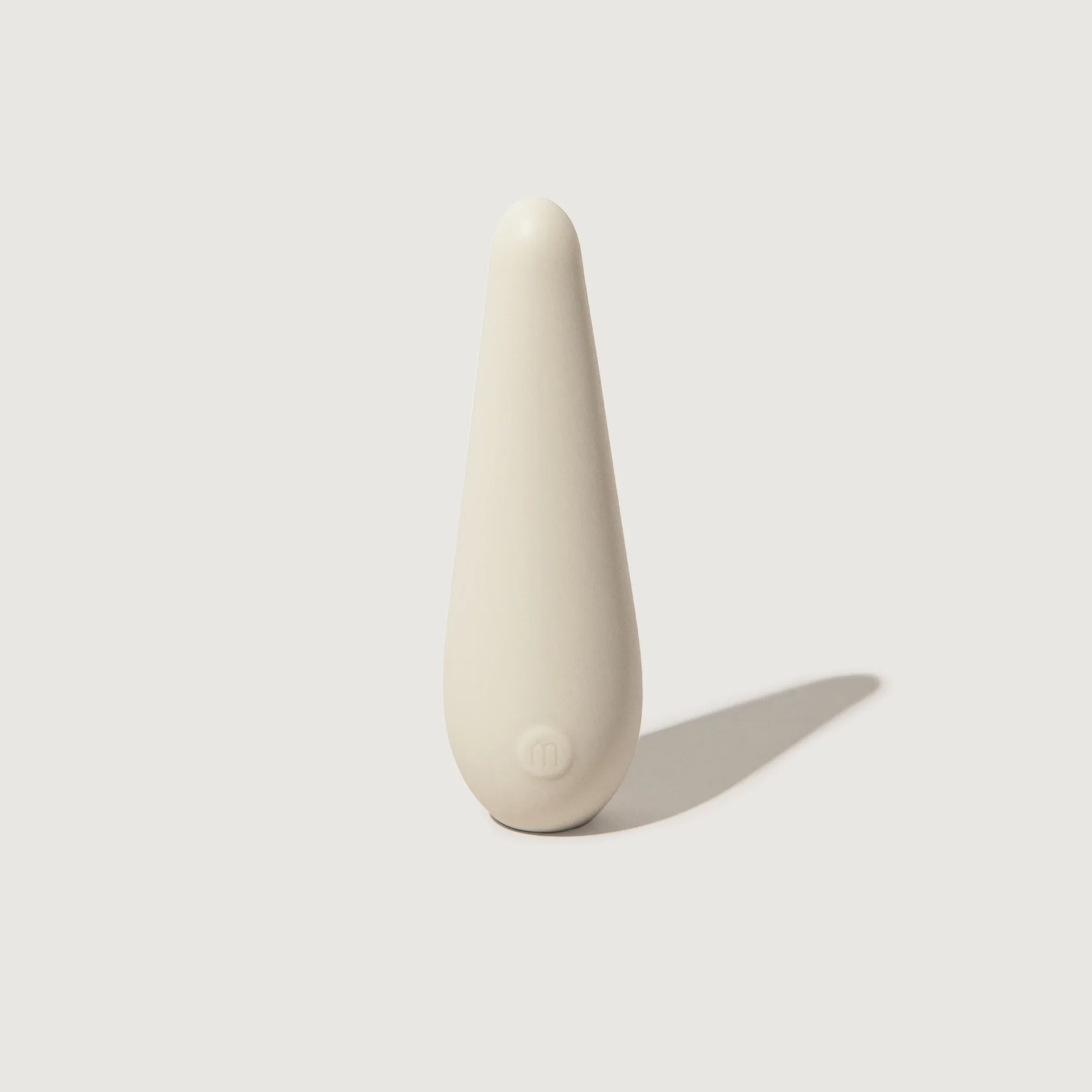 Maude Vibe - button detail